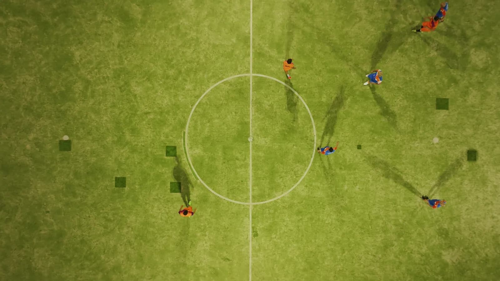 Il cerchio di centrocampo visto dal drone, con i giocatori in campo durante La Fossa Games 2026.